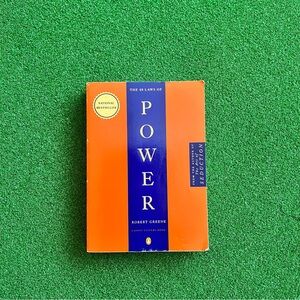 The 48 Laws of Power by Robert Greene Paperback